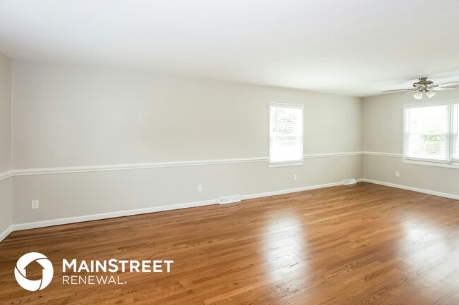 Photo - 6000 Farm Pond Ln