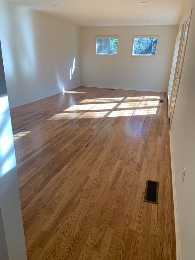 Photo - 3 Bedroom House with Private Backyard