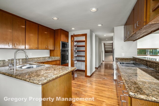 Photo - Outstanding Lake Sammamish Views. Private ...