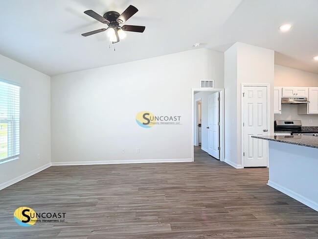 Photo - 22 Tropicana Parkway W