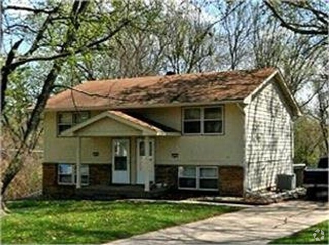 Building Photo - Quiet Norwalk Duplex Rental