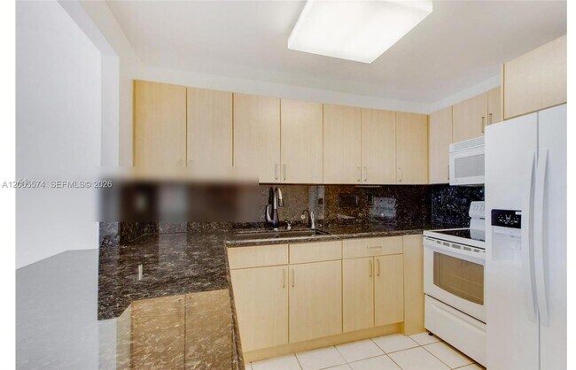 Photo - 2301 Collins Ave Unidad 817