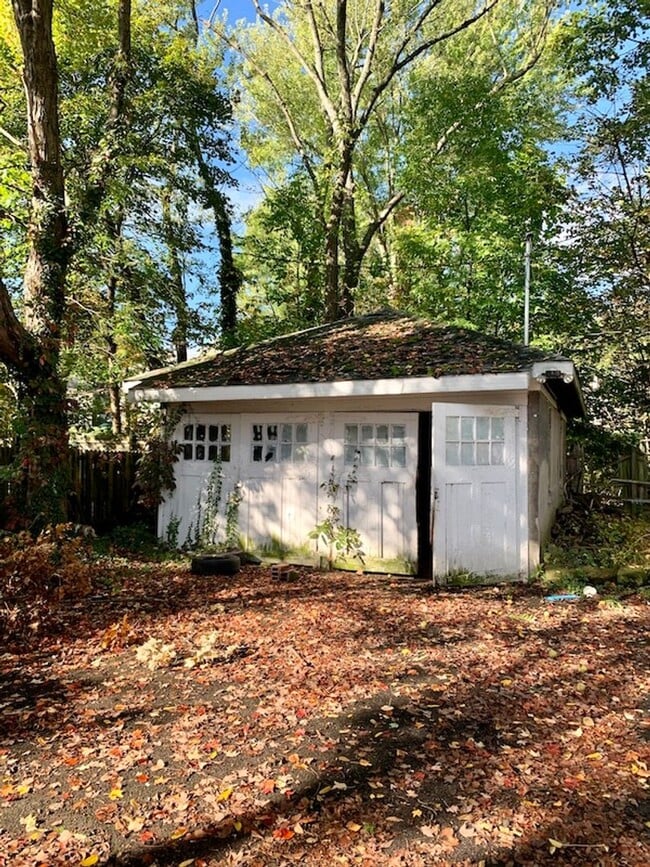 Photo - Huge House with Garage!