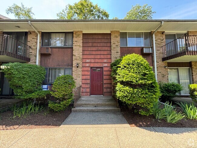 Building Photo - 111 Kennedy Dr Unit 111 Rental