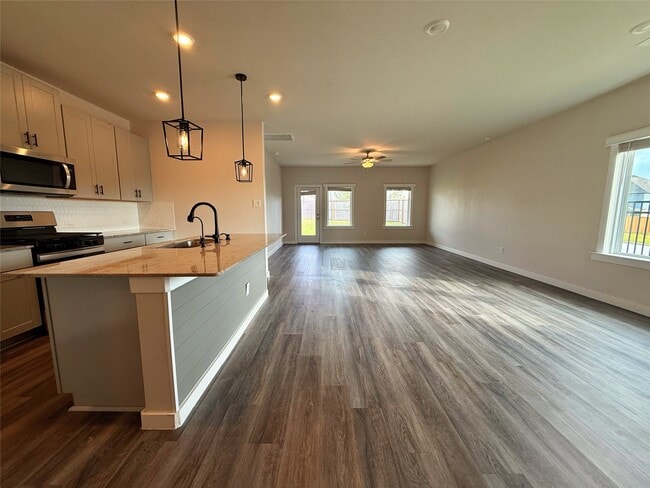 Photo - 204 Brks Mnr Ct