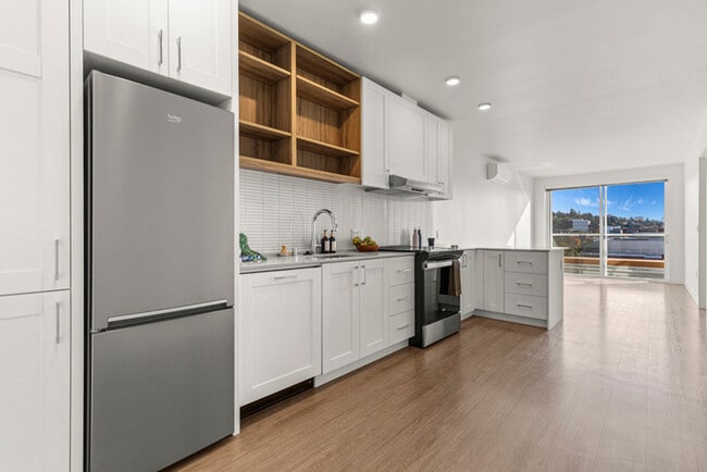 Photo - Liza Eastlake