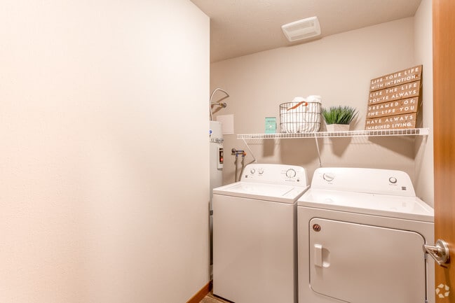 2BR, 2BA - 1,112 SF