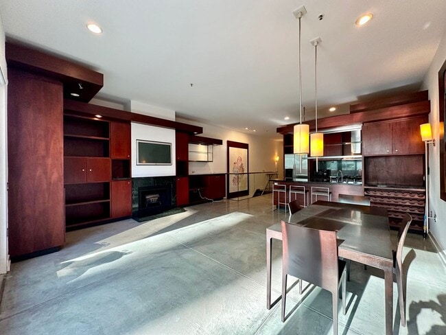 Photo - FURNISHED LUXURY TOP-FLOOR 2BR/2.5BA PENTH... Unit 605