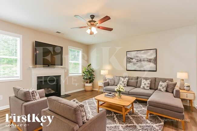 Photo - 447 Clapton Ct