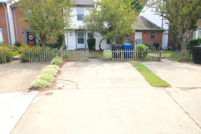 Building Photo - LYNBROOK LANDING Rental