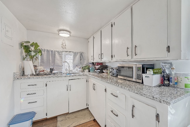 Photo - 228 E Harrison St