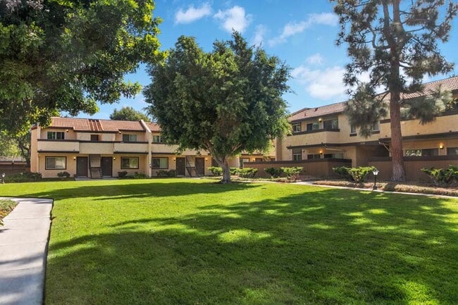 Photo - Villa Camarillo Apartments