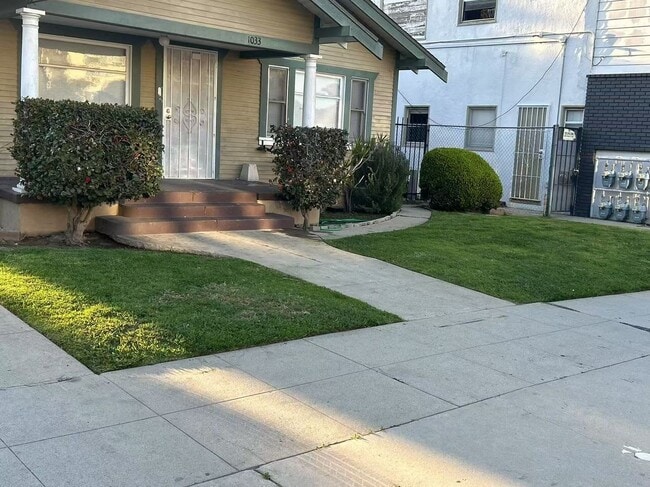 Building Photo - 1033 Coronado Ave