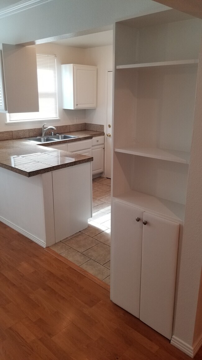 Photo - 5811 Bowcroft St Unidad 2