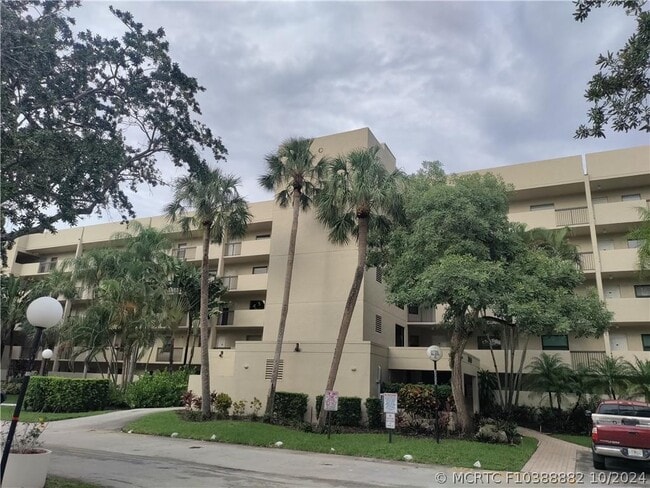 Building Photo - 3050 NW 42nd Ave Unit C-103