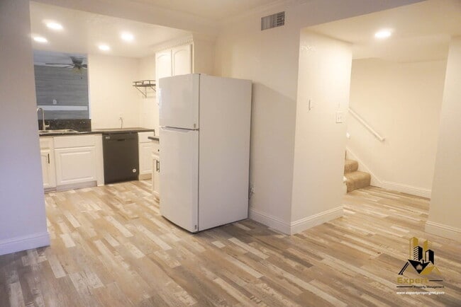 Photo - 3605 Larchmont Square Ln