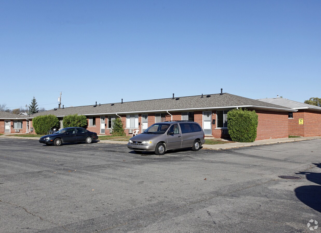 Forest Court Apartments - Forest Court Apartments