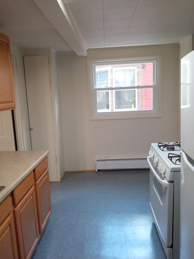 1029 Penn St Unidad 2nd floor rear