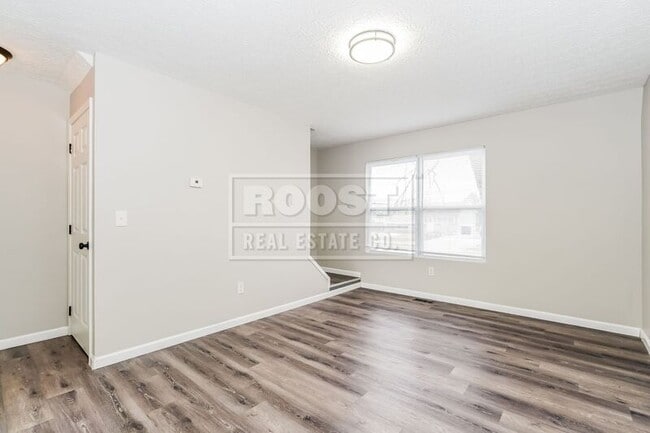 Photo - 1764 Brookfield Square N