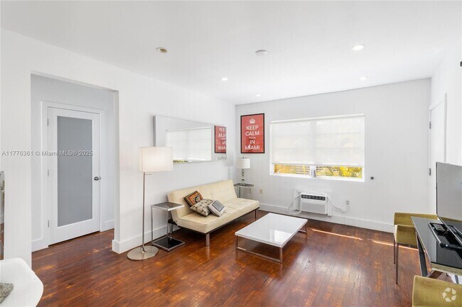 Building Photo - 1610 Michigan Ave Unit 7 Rental