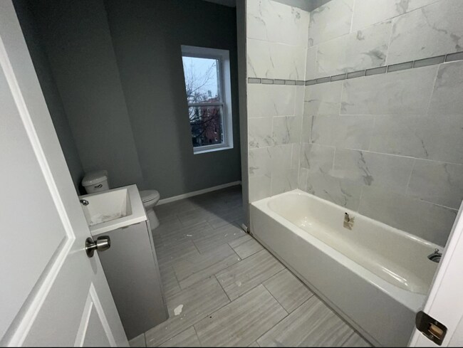 Photo - 800 N Luzerne Ave Unidad 1