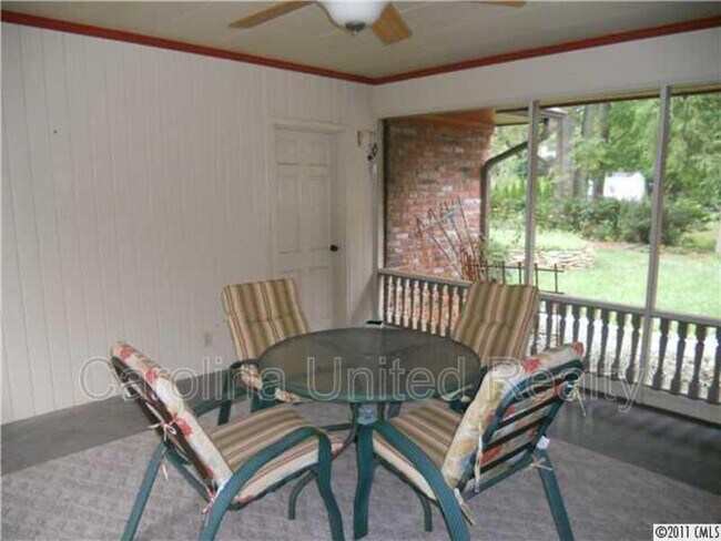 Photo - 301 Rosemary Ln