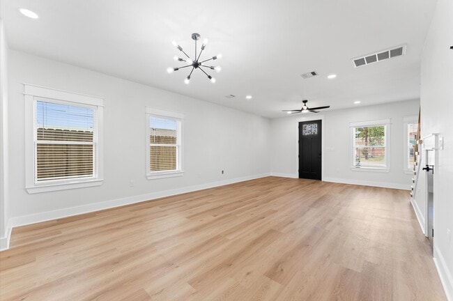 Photo - 7222 Market St