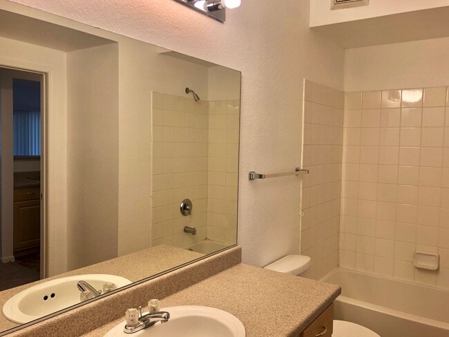 Photo - Spacious 2Bed/2Bath 2nd Floor Condo located in The Reagent at Town Center ! Unit 2090