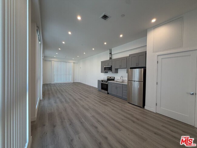 1870 1st St Unit 301