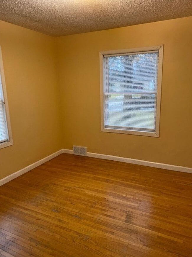 Photo - 3 Bedrooms, 2 Bathrooms Single Family Home in Brainerd, MN w/detached garage