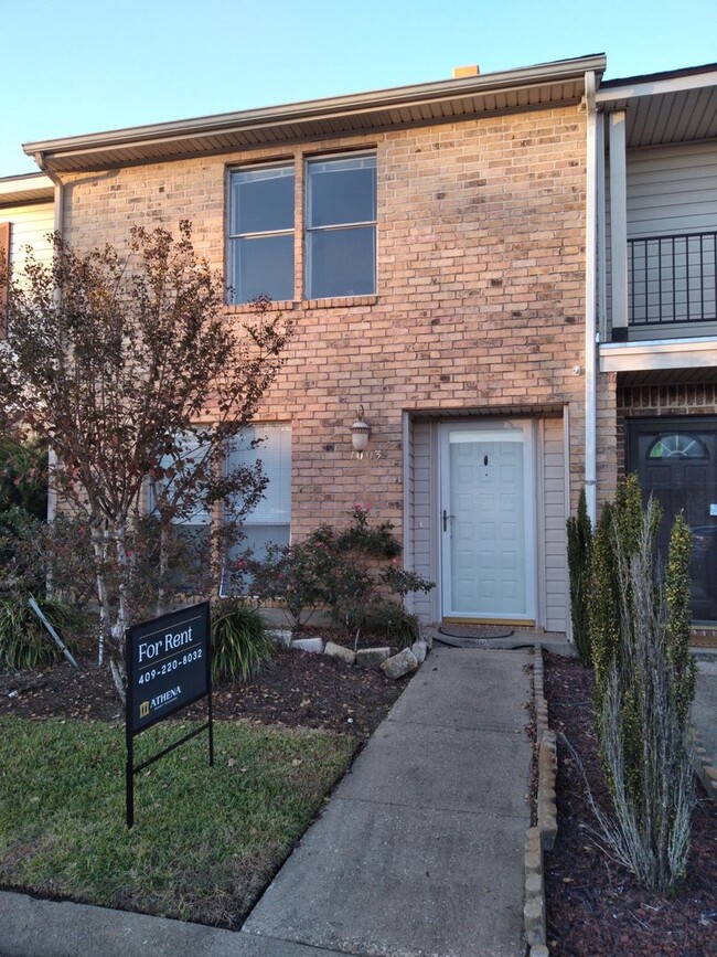 2 Bedroom, 2.5 Bath, 2 Car Garage Townhouse! - 2 Bedroom, 2.5 Bath, 2 Car Garage Townhouse!