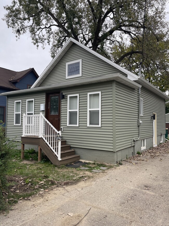 Building Photo - 321 Rethke Ave Rental