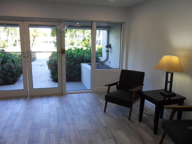 Photo - 250 NE 20th St Unidad 123s