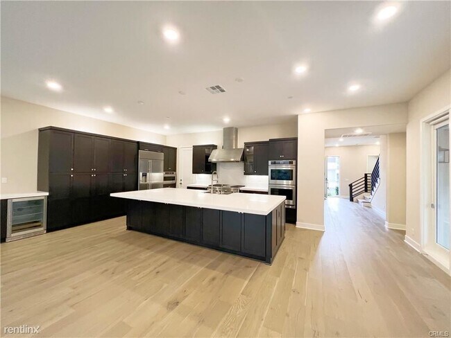 3 br, 3.5 bath House - 122 Swift