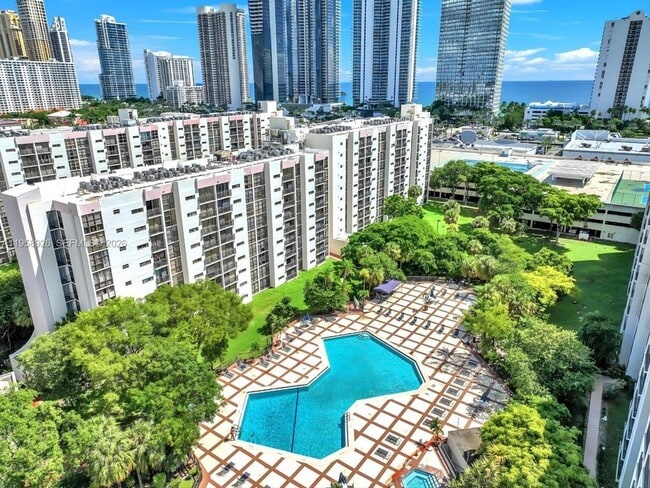 Building Photo - 17021 N Bay Rd Unit 706