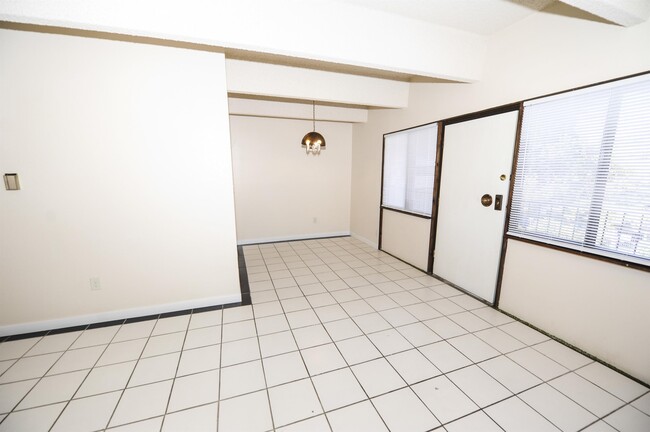 Photo - 384 S Ironton St