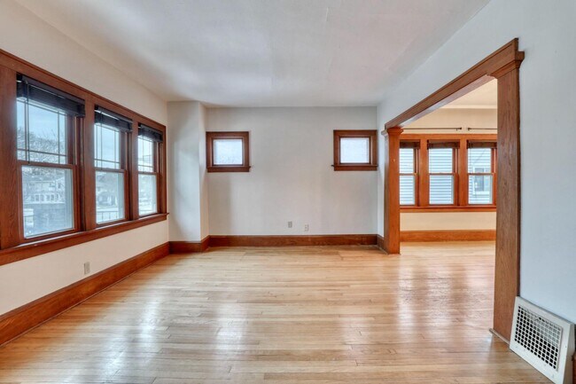 Photo - 5113 W Wisconsin Ave