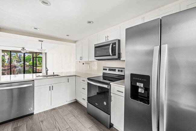 Photo - 17 Royal Palm Way Unidad 103