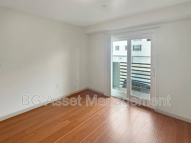 Photo - 1459 MacArthur Blvd Unit 12