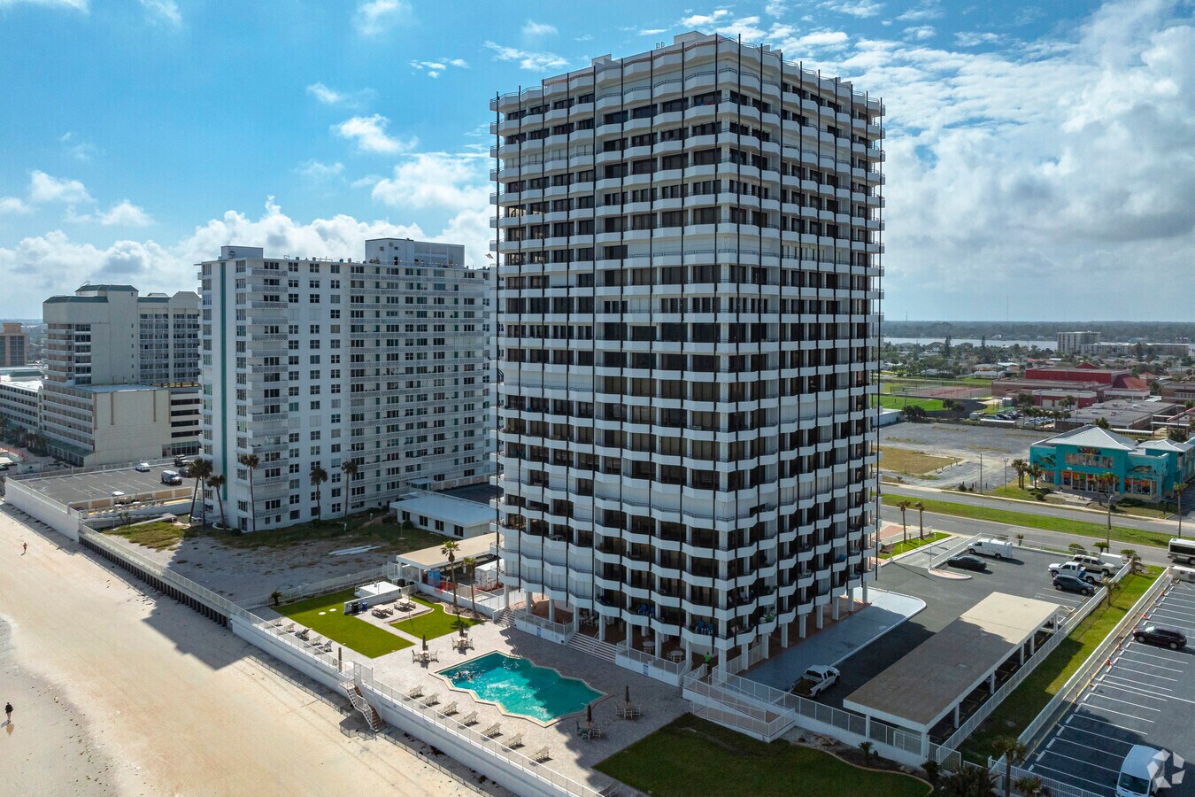 Alternar - The Aliki Condominium
