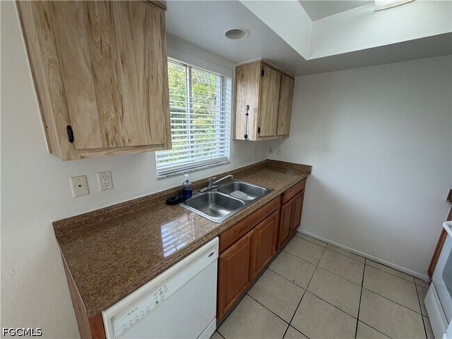 Photo - 929 SE 24th Ave