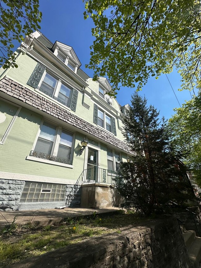 Photo - 2810-2812 Jefferson Ave Unidad 3