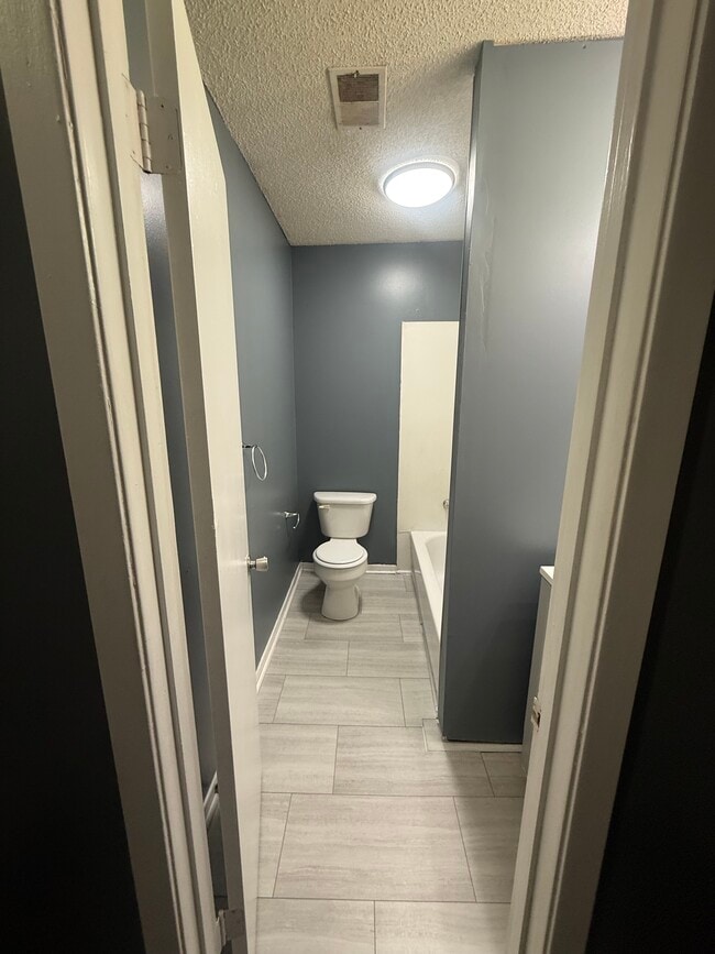 Back Bathroom - 404 W Easy St