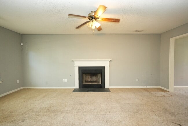 Photo - A large spacious home in Charlotte - Pet f...