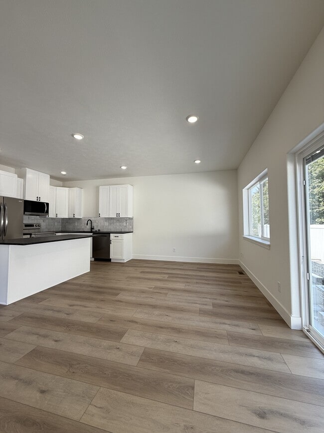 Photo - 13303 E Alki Ave
