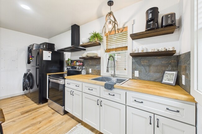 Photo - 309 W Farewell St