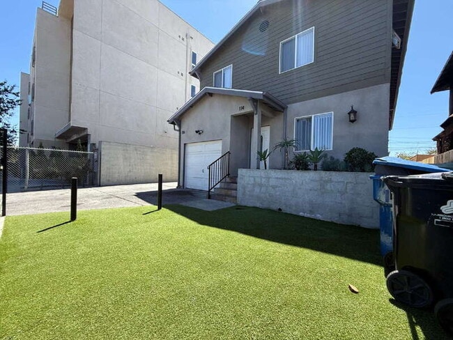 Building Photo - 114 W 50th St