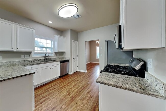 Photo - 6430 Queensdale Dr