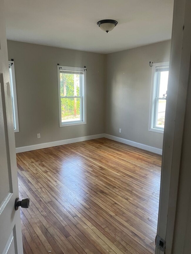 Building Photo - 52 Myrtle Ave Unit #1