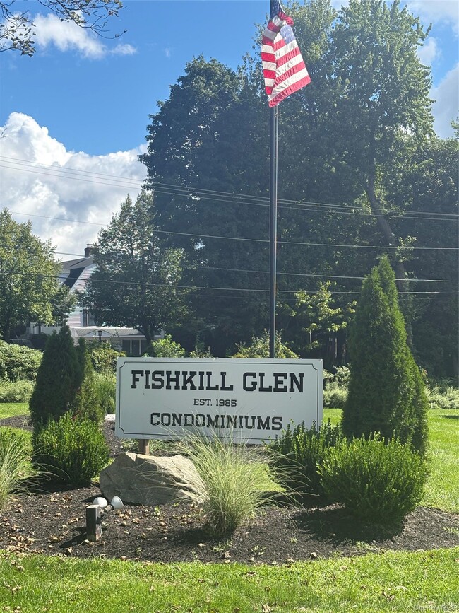 Building Photo - 4 Fishkill Glen Dr Unit C